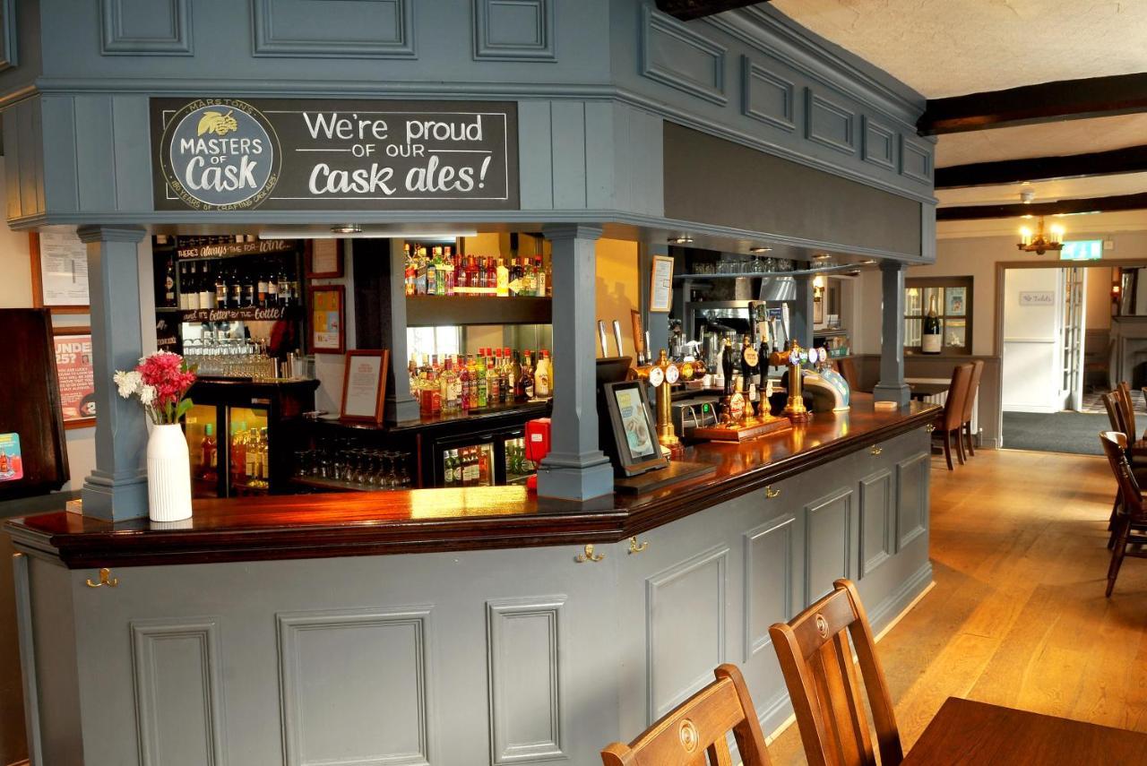 Отель Bacon Arms, Newbury Ньюбери Экстерьер фото