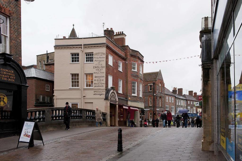 Отель Bacon Arms, Newbury Ньюбери Экстерьер фото