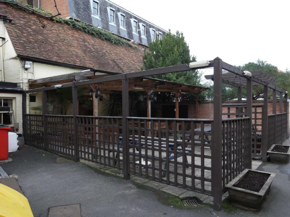 Отель Bacon Arms, Newbury Ньюбери Экстерьер фото
